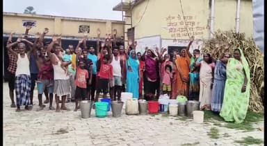 महनार: नल जल योजना का पानी नहीं मिलने से नाराज टांड़ा चौरी वार्ड संख्या 16 के लोगों ने किया प्रदर्शन