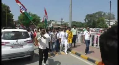 इंदौर: निगम नेता प्रतिपक्ष ने खजराना मंदिर से बर्फानी धाम तक पदयात्रा निकाली, नगर निगम की अनियमितताओं के खिलाफ यात्रा