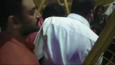 इंदौर: बगैर अनुमति के मशाल यात्रा निकालने पर युवा कांग्रेसियों को पुलिस ने किया गिरफ्तार, देर रात सभी को मिली जमानत