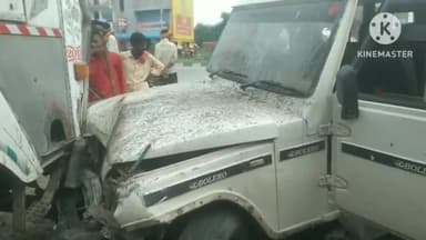 बक्सर: अहिरौली मोड़ के पास NH-922 पर तेज रफ्तार बोलेरो ने महिला को रौंदते हुए ट्रक में मारी टक्कर, महिला की हुई मौत