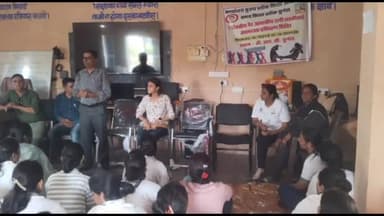 सुनेल: कस्बे में चल रहे आत्मरक्षा प्रशिक्षण शिविर में डॉक्टर ने दी स्वास्थ्य संबंधी जानकारी