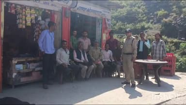 बर्नीगाड़: पुलिस ने बर्नीगाड में व्यापार मंडल के पदाधिकारियों के साथ बैठक कर साइबर अपराध और नशे के दुष्प्रभाव के प्रति किया जागरूक