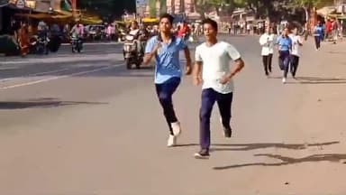 शाजापुर: 'मैं हूं अभिमन्यु' अभियान के तहत शाजापुर में मैराथन दौड़ का किया गया आयोजन, एडिशनल SP ने दिखाई हरी झंडी