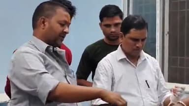 बक्सर: कोचस-बक्सर मार्ग पर सड़क दुर्घटना में युवक घायल, गंभीर हालत में सदर अस्पताल रेफर