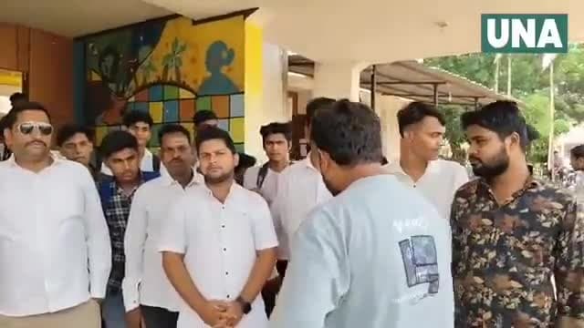 #भाजपा_सदस्यता_अभियान

को लेकर महाविद्यालयो में चलते क्लास में छात्र छात्राओं को सदस्यता दिलाने के विरोध में प्रदर्शन