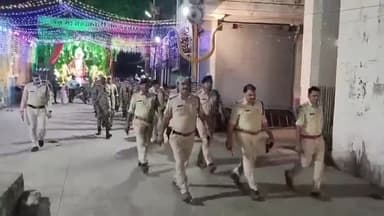 शाजापुर: मक्सी में पुलिस बल ने थाना प्रभारी के नेतृत्व में निकाला फ्लैग मार्ग, सुरक्षा व्यवस्था का दिया संदेश