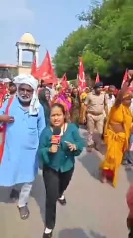 ग्वालिओबीसी महासभा एवं तमाम संगठनों के द्वारा ST,SC,OBC एवं किसानों की वर्षा अधिक होने पर फसल नष्ट तथा घर गिर जाने पर मध्य प्रदेश सरकार के द्वारा मुआवजा न देने की विरोध में जिला कलेक्टर घेराब किया गया
@dr_spsharma25 @Article19_India @aajtak