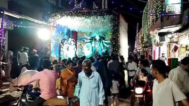 बीना: बड़ी बजरिया सहित नगरीय क्षेत्र में माता रानी के दर्शन के लिए उमड़ी भक्तों की भीड़, जगह-जगह पुलिस बल रहा तैनात