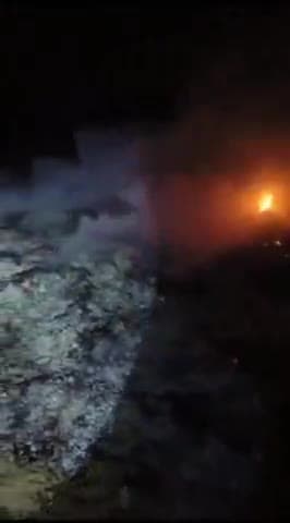 हमीरपुर: इछौरा गांव में अराजकतत्वों ने उखाड़कर रखी मूंगफली की फसल को आग के हवाले कर दिया