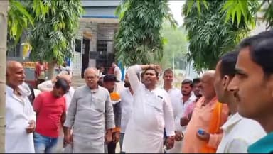 गायघाट: गायघाट प्रखंड को बाढ़ग्रस्त घोषित करने की मांग को लेकर जदयू नेता के नेतृत्व में हुई नारेबाज़ी, सीओ को सौंपा गया ज्ञापन