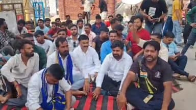 हरिद्वार: जटवाड़ा पुल के पास रविदास द्वार के नीचे चौधरी चरण सिंह की मूर्ति लगाने पर दलित संगठनों ने किया विरोध प्रदर्शन