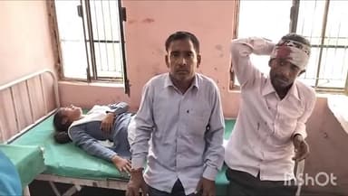 औरैया: दिबियापुर क्षेत्र के गढ़े पुरवा के पास तेज रफ्तार ऑटो और बाइक की टक्कर, पांच लोग घायल, ऑटो पलटा, मौके पर पहुंची पुलिस