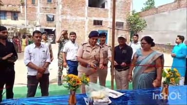 भभुआ: भभुआ चिल्ड्रेन एकेडमी केयर जोन में डांडिया कार्यक्रम का महिला थानाध्यक्ष मंजू सिंह ने किया उद्घाटन