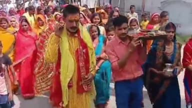 नौतन: नौतन में परंपरागत तरीके से निकाली गई मा बेलवंती मा की डोली यात्रा, श्रद्धालु भक्तों की रही भीड़