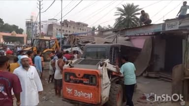 जमुई: जमुई में प्रशासन ने अतिक्रमणकारियों के खिलाफ सख्ती दिखाई, जेसीबी और बुलडोजर से हटाया गया अतिक्रमण