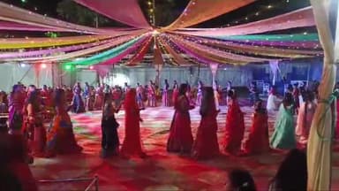 बीना: नवरात्रि पर्व पर नगर में गरबा महोत्सव की धूम, परिणय वाटिका व पुष्प विहार कॉलोनी में महिलाओं व बच्चियों ने किया गरबा