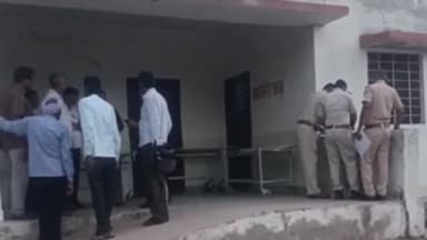 झुंझुनू: दुराना का बास के पास देर रात कार और बाइक की भिड़ंत में बाइक सवार दो लोगों की हुई मौत, कार सवार महिला जयपुर रेफर