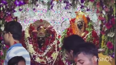 आरा: आरा के आरणय देवी मंदिर सहित विभिन्न पूजा पंडालों पर पट खुलते ही श्रद्धालुओं की उमड़ी भीड़