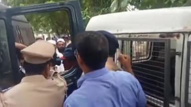 राज्यपालांच्या ताफ्यासमोर घोषणा देणाऱ्या महाविकास आघाडीच्या पदाधिकाऱ्यांना पोलिसांनी नगर रोडवर घेतले ताब्यात