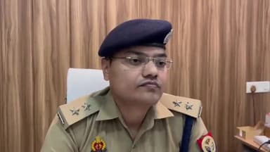 मुरादाबाद: मतदाता सूची में एक फोटो से दो-दो वोट बनवाने के आरोप में पुलिस ने सपा नेता और उनके परिवार के लोगों पर किया मुकदमा दर्ज