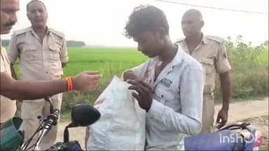 भभुआ: भेवार राइस मिल के पास से उत्पाद विभाग की पुलिस ने 68 पीस शराब के साथ एक धंधेबाज को किया गिरफ्तार, बाइक जब्त