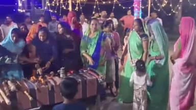 सुनेल: कस्बे में विहिप और बजरंग दल ने कुमकुम से तिलक लगाकर किया शस्त्र पूजन