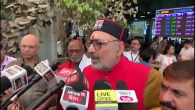 पटना ग्रामीण: शिक्षकों के जींस-टी-शर्ट पहनने पर रोक पर गिरिराज सिंह ने दी प्रतिक्रिया, कहा- शिक्षकों का दर्जा भगवान जैसा