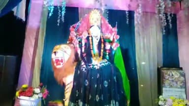 खबर औरैया से फफूद रोड पर दुर्गा पंडाल में हुआ महा आरती का आयोजन