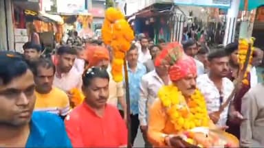 शाजापुर: शाजापुर के मीरकला बिजासन मंदिर क्षेत्र से निकाला गया माता की प्रतिमा विसर्जन और ज्वारे का चल समारोह जुलूस