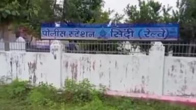 सेलू: सिंदी-हेलोडी मार्गावर देशी दारूची वाहतूक करतांना एकास अटक, मुख्य आरोपी पसार; सिंदी पोलिसांची कारवाई