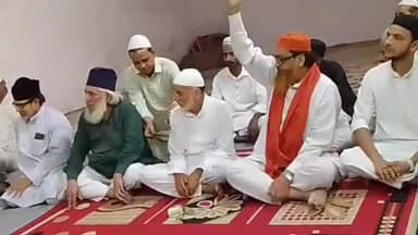 मुरादाबाद: नवाबपुरा में नूरानी महफिल का आयोजन रात 8:00 बजे किया गया, मुस्लिम समुदाय के लोग रहे मौजूद