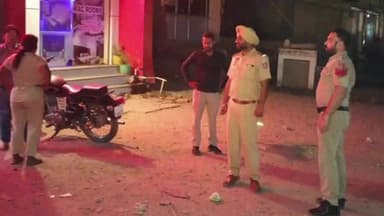 ਡੇਰਾਬਸੀ: ਜ਼ੀਰਕਪੁਰ ਦੇ ਇੱਕ ਹੋਟਲ ਵਿੱਚ ਭਨ ਤੋੜ ਕਰਨ ਵਾਲੇ ਅਤੇ ਹੋਟਲ ਸਟਾਫ ਨਾਲ ਮਾਰਕੁੱਟ ਦੇ ਮਾਮਲੇ ਵਿੱਚ ਪੁਲਿਸ ਨੇ ਦੋ ਆਰੋਪੀਆ ਨੂੰ ਕੀਤਾ ਗ੍ਰਿਫਤਾਰ