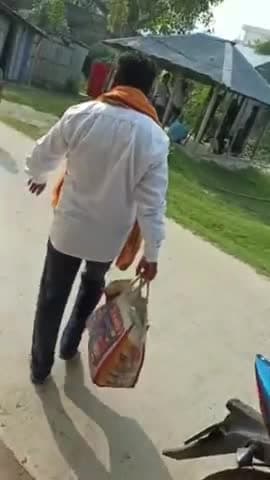 सेवा परमो धर्म
आज दुर्गा पूजा के पावन पर्व के अवसर पर अपने वार्ड नंबर 41 स्थित सभी सफाई कर्मी को उपहार भेंट किया। इन सभी लोगों के द्वारा वार्ड के गली-गली में साफ सफाई कर स्वच्छ बनाए रखने का कार्य किया जाता है।