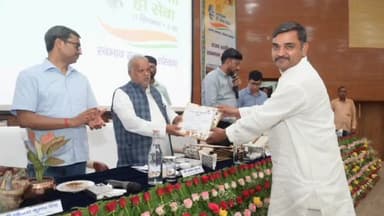 मोहनिया: स्वच्छता ही सेवा कार्यक्रम के तहत कैमूर जिले के भरखर पंचायत को मिला सम्मान, मंत्री ने दिया प्रशस्ति पत्र