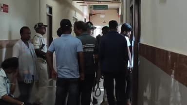 कटिहार: शराब तस्करी से जुड़े 5 आरोपी पुलिस पर हमला करने के बाद सदर अस्पताल में मेडिकल जांच के लिए लाए गए