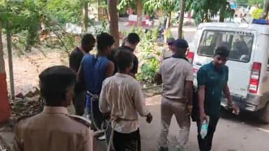 थरथरी: मोसिमपुर से शराब और गुंजरचक गांव से देसी कट्टा बरामदगी मामले में चार आरोपियों को गिरफ्तार कर न्यायालय में किया गया पेश