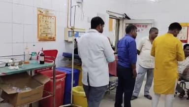 मुगलसराय: नियमताबाद के समीप कुत्ते को बचाने के चक्कर में अनियंत्रित होकर गिरा बाइक सवार युवक, आई गंभीर चोटें