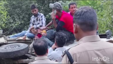 राजगढ़ी: नौगांव-पुरोला मोटर मार्ग पर स्यूली छानी के पास एक यूटिलिटी वाहन अनियंत्रित होकर 20 मीटर गहरी खाई में गिरा