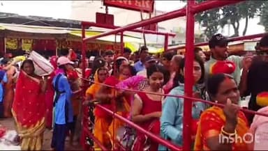 थावे: थावे दुर्गा मंदिर परिसर में नवरात्र के समापन के बाद हवन कार्यक्रम का आयोजन, करीब 10000 लोगों ने किया हवन, उमड़ी भीड़