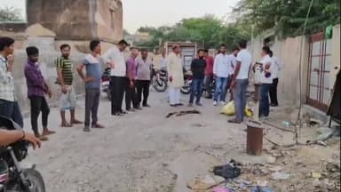 सरदारशहर: महिला मंडल के पास गाय के बच्चे के कटे हुए अवशेष मिलने पर गौ भक्तों ने जताया आक्रोश, सूचना पर पुलिस मौके पर पहुंची