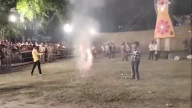 मुरादाबाद: लाजपत नगर स्थित महाराजा हरिश्चंद्र डिग्री कॉलेज में इस साल भी रावण के पुतले का किया गया दहन