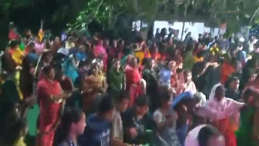 कुंजनगर में शारदीय नवरात्र के नवमी के दिन गरबा कार्यक्रम में मीहिलाओ और बच्चों का का नृत्य का जबरदस्त माहौल..........