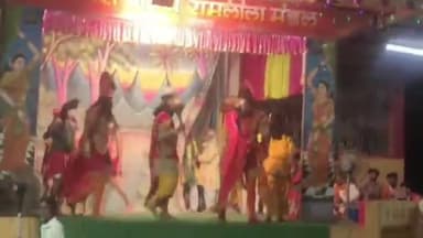 जीरापुर: जीरापुर के शिव चौक में आदर्श श्री गणेश राम लीला मंडल द्वारा रामलीला में अंगद-रावण संवाद और लक्ष्मण शक्ति का प्रदर्शन