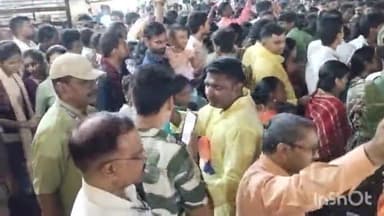 सासाराम: सासाराम के तकिया पंडाल को देखने के लिए बीते देर रात 4:00 बजे तक लोगों की उमड़ी भीड़