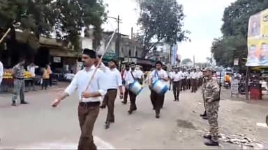 शाजापुर: विजयादशमी पर ग्राम मक्सी में निकला RSS का पथ संचलन, बड़ी संख्या में शामिल हुए स्वयंसेवक