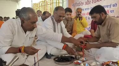 मंदसौर: विजयादशमी पर पुलिस लाइन में की गई शस्त्रों की पूजा; सांसद, राज्यसभा सांसद, विधायक और कलेक्टर रहे मौजूद