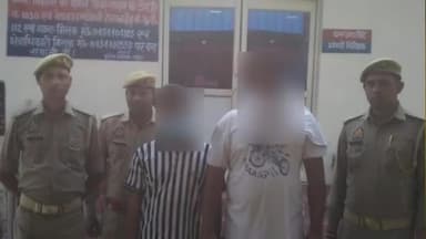 मिलक: मिलक कोतवाली पुलिस ने रामपुर बरेली ओवरब्रिज के नीचे से दो अभियुक्तों को एक तमंचा और दो जिंदा कारतूस के साथ गिरफ्तार किया