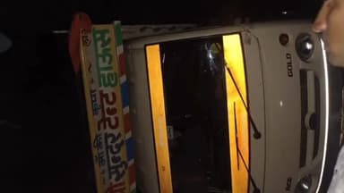 मंदसौर: सीतामऊ रोड पर बाजखेड़ी हाईवे पर तेज़ रफ़्तार कार की टक्कर से पलटा लोडिंग वाहन, एक व्यक्ति हुआ घायल