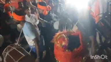 सासाराम: सासाराम में रविवार रात 10:00 बजे से ढोल नगाड़ा के साथ मां दुर्गा की मूर्ति विसर्जन किया जा रहा है