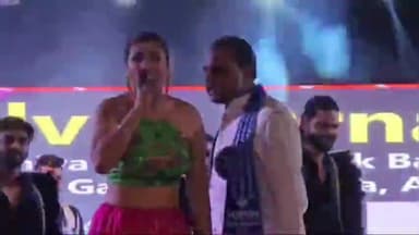 मथुरा: मथुरा शहर में दशहरा के मौके पर सफायर इंटरनेशनल क्लब द्वारा आयोजित डांडिया नाइट मेले का कार्यक्रम धमाकेदार रहा